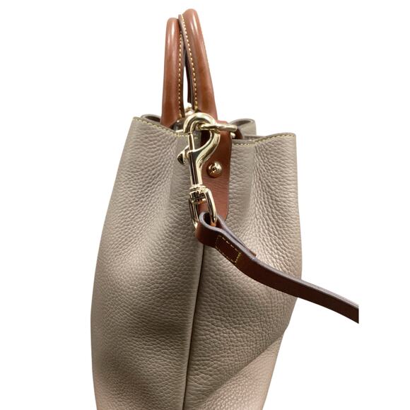 NWOT Dooney &Bourke Purse Women’s 1Size Pebbled Leather Crossbody 3 Compartments - Picture 3 of 8